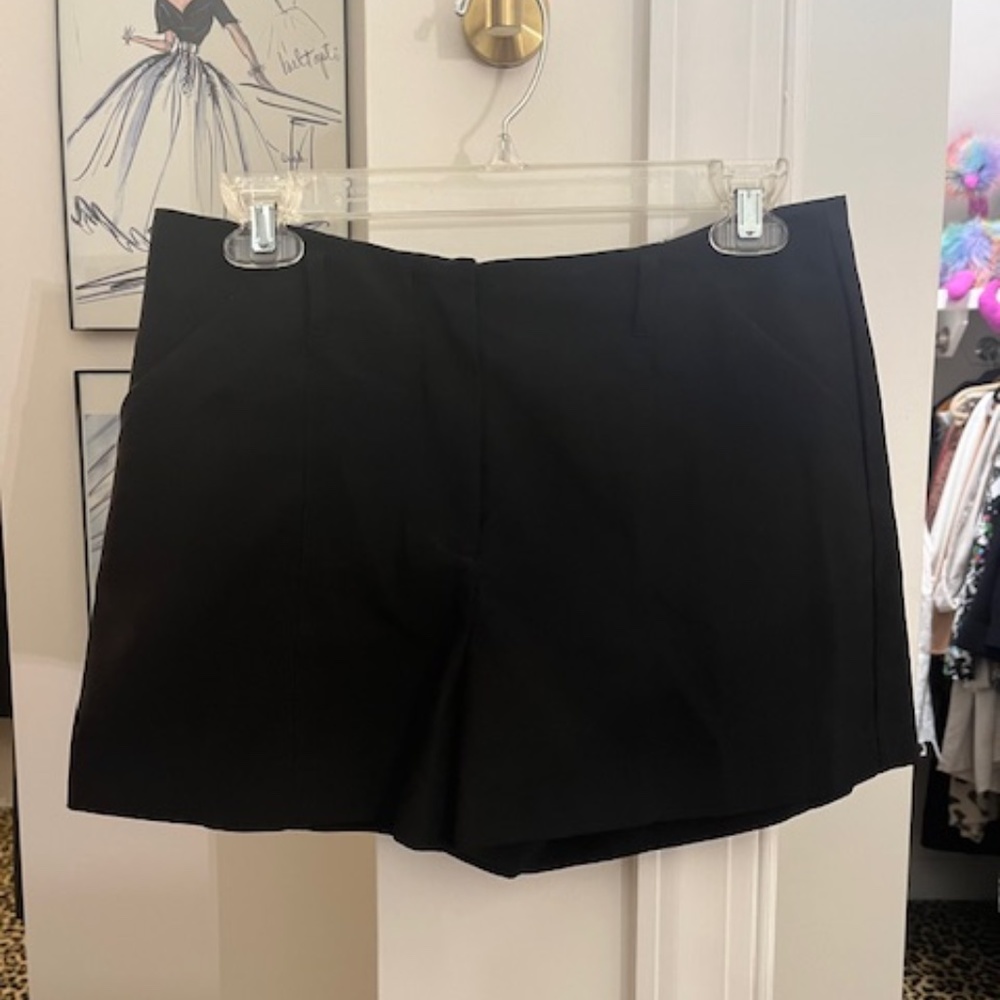 Black dress shorts M
